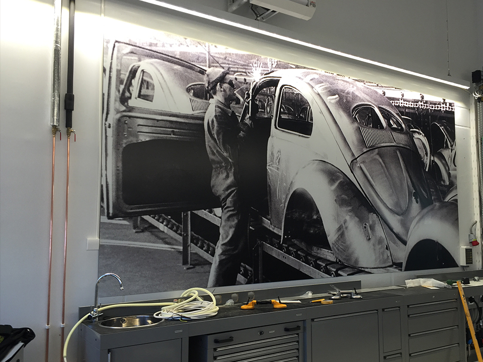 fotoprint aluminium bildeprint bilder stue interiør Møller bil VW historigk veteranbil verksted beetle